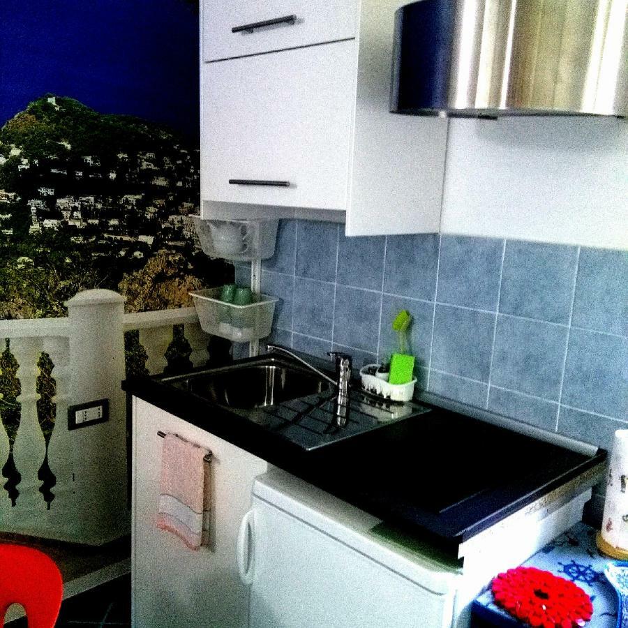 Villa Vittoria Mini Hotel Salerno Buitenkant foto